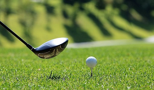 Půjčení holí a tréninkových míčů na golf